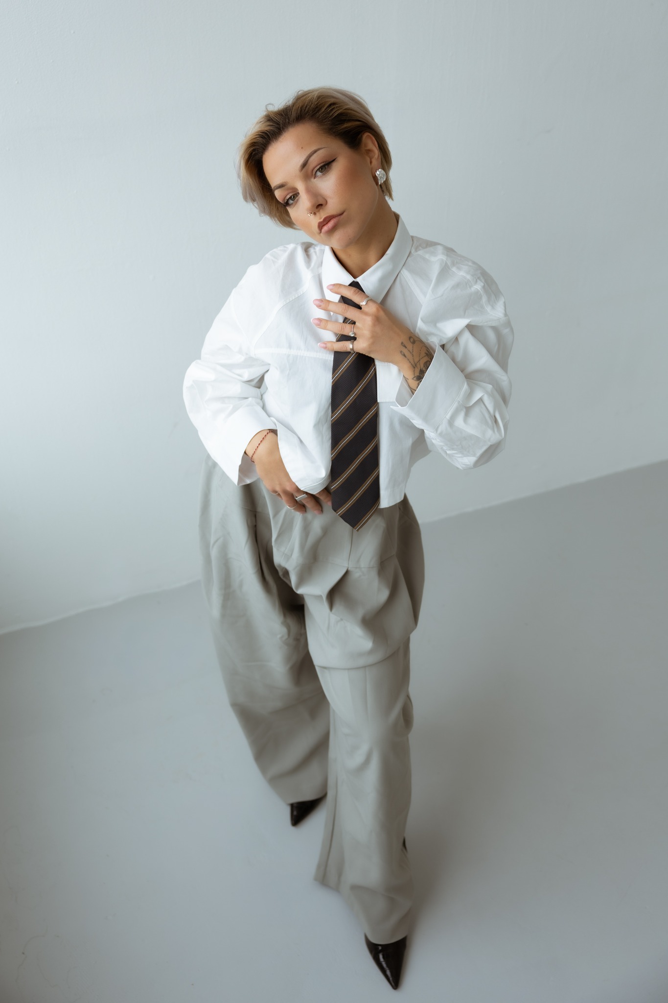 Modernes Personal Branding Ganzkörperportrait